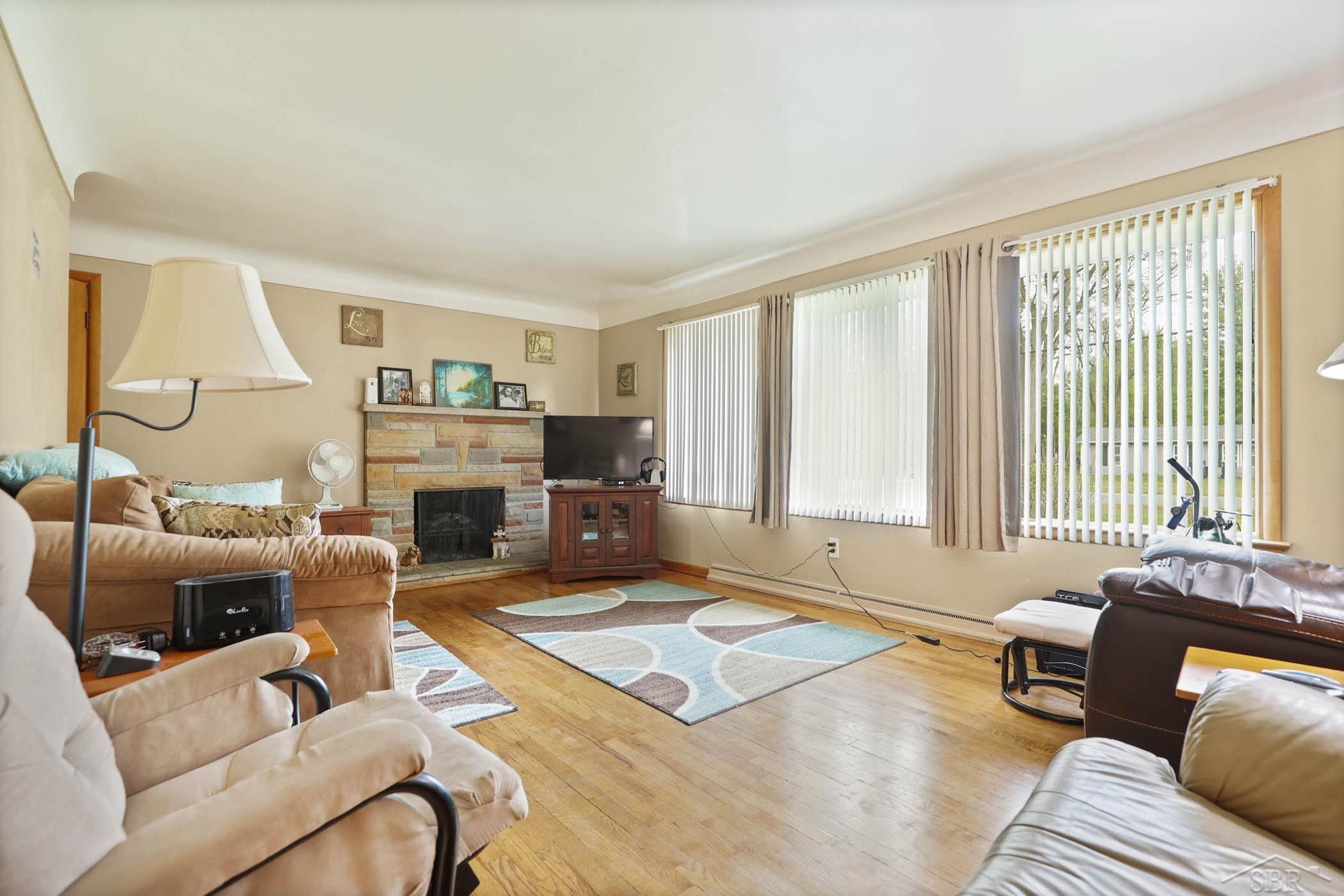 3384 Tatham Road Saginaw, MI 48601 - Photo 4 of 26 50157131-bf2bc16c-8a59-4050-a62d-a0e7e37eeae6.JPG