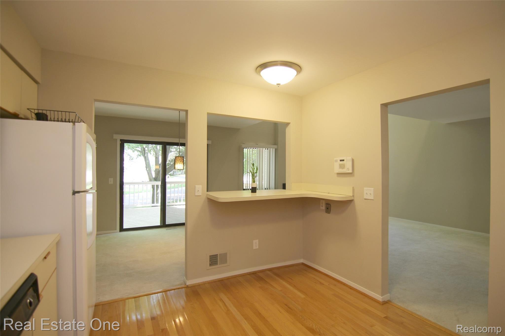 559 Harrow Court, Unit 39 Rochester, MI 48307 - Photo 9 of 19 jHarrow Ct Kitchen 3.jpg