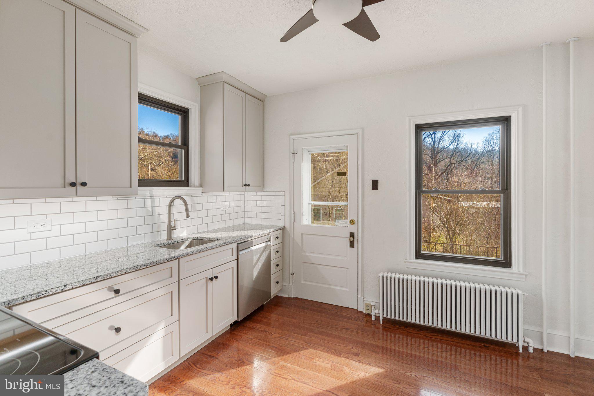 20 Easton Road Riegelsville, PA 18077 - Photo 12 of 24 Kitchen, Granite Countertop, Hardwood