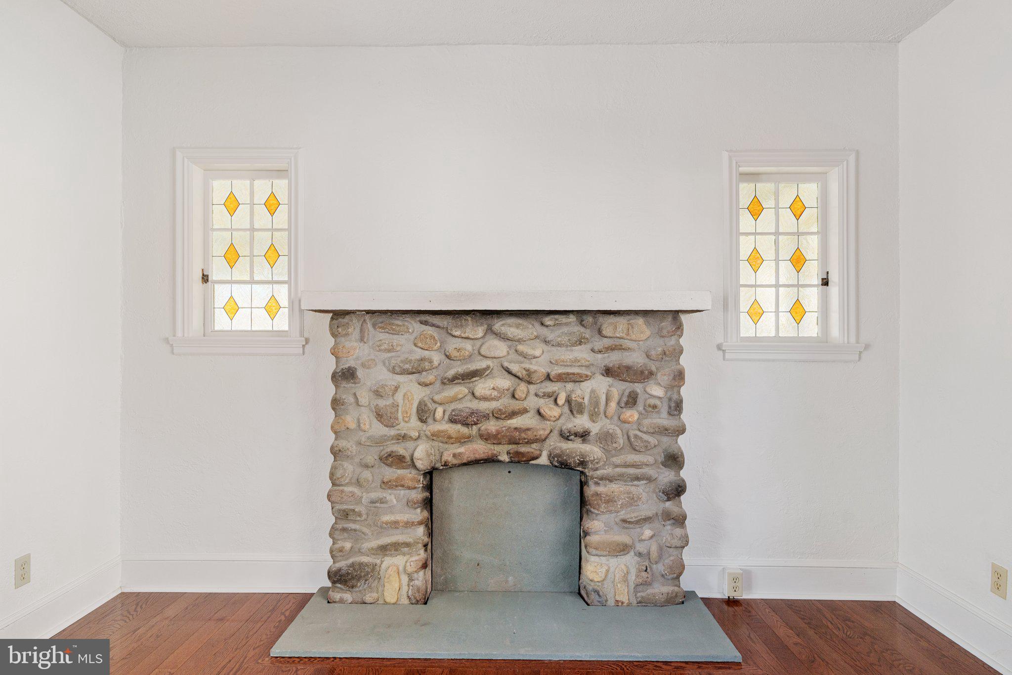 20 Easton Road Riegelsville, PA 18077 - Photo 5 of 24 Decorative fireplace
