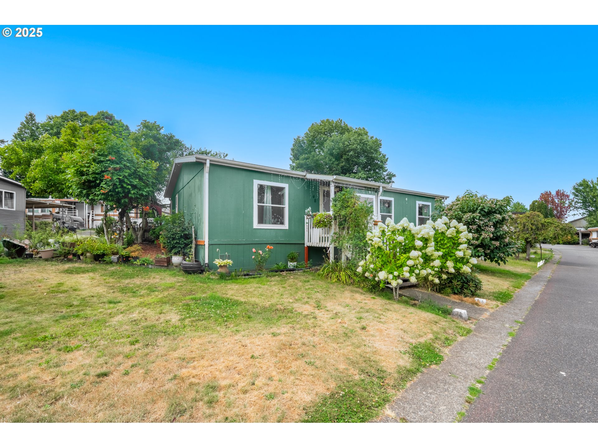 a view of a house with a yard