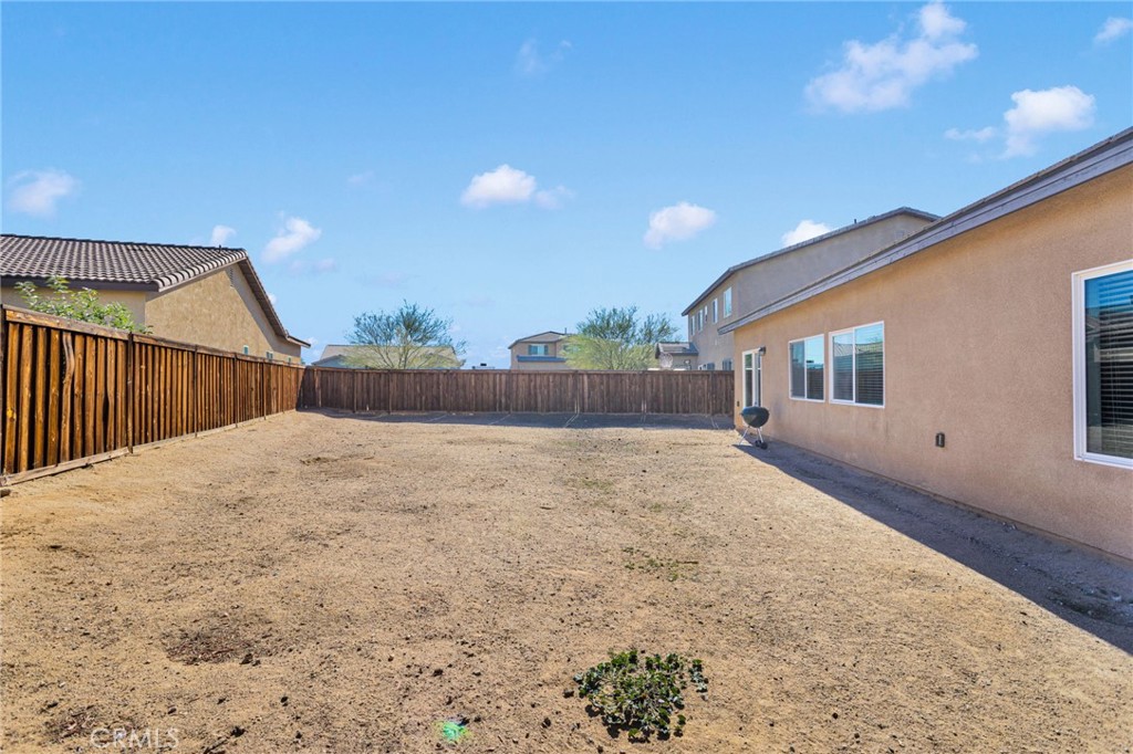 14245 Purple Canyon Road Adelanto, CA 92301 - Photo 38 of 38 a view of a backyard of the house