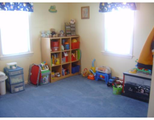 7 Roosevelt Road Holbrook, MA 02343 - Photo 8 of 24 Gallery Image 8
