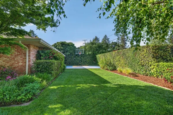 $4,985,000 | 198 Pine Lane, Los Altos, CA 94022