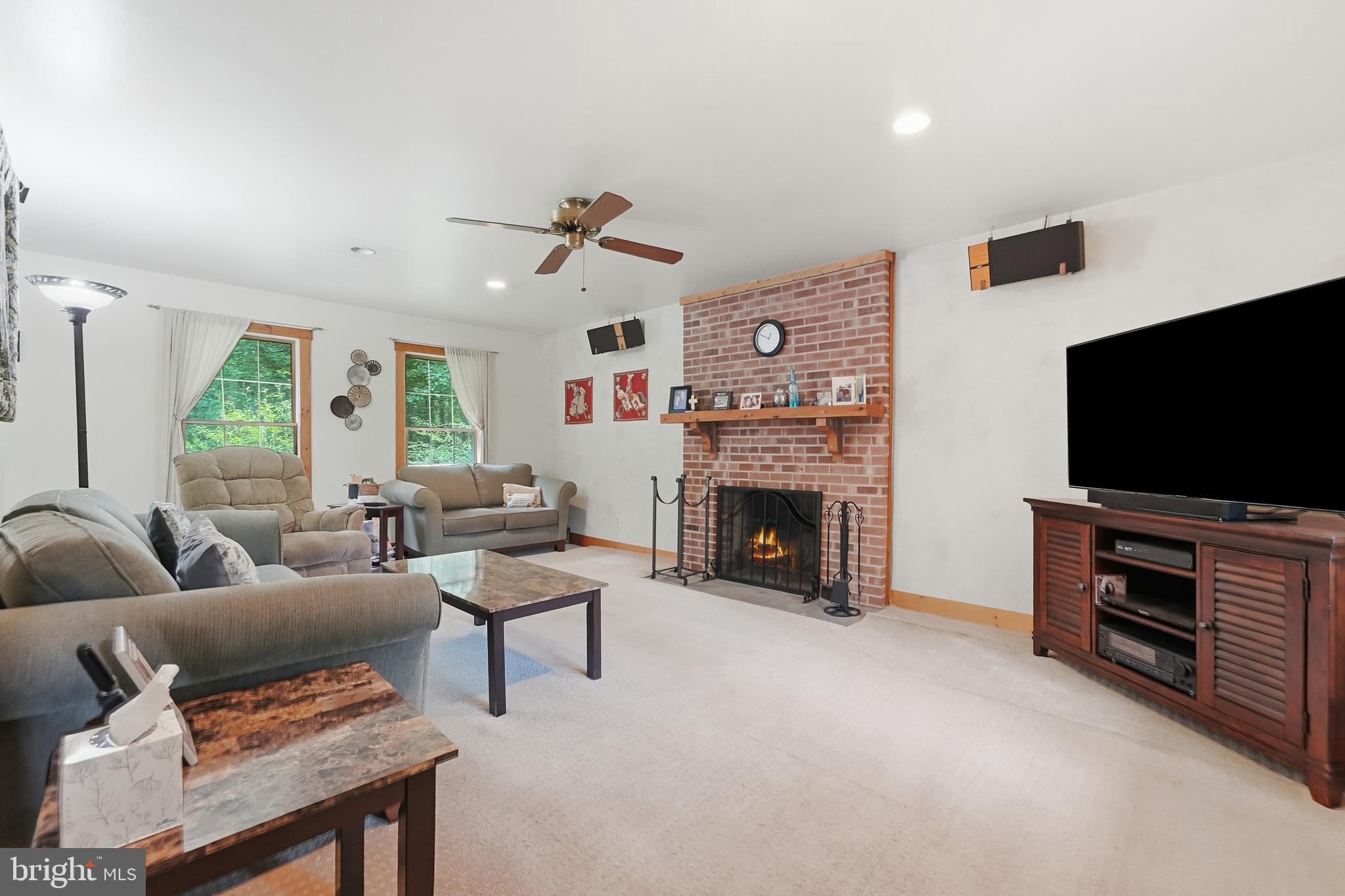 7237 Baldwin Ridge Road Warrenton, VA 20187 - Photo 9 of 63 Living room