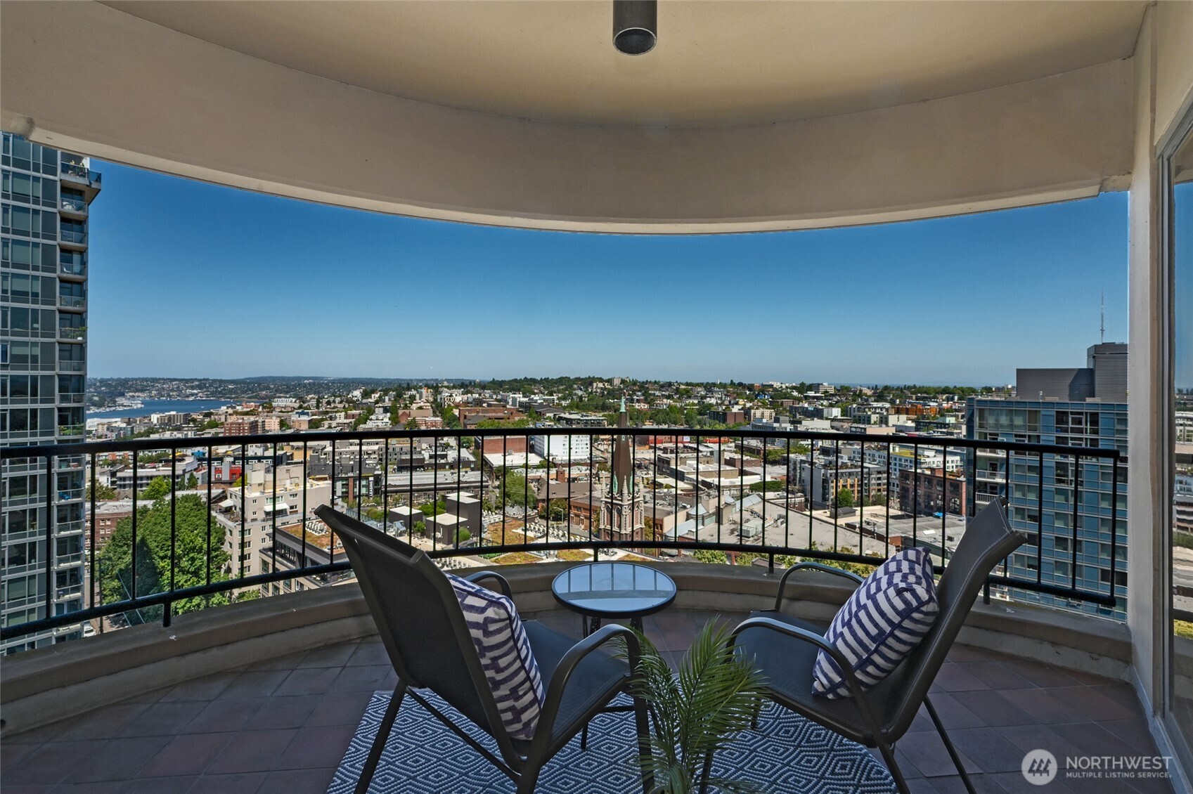 1301 Spring Street, Unit 17A Seattle, WA 98104 - Photo 11 of 33