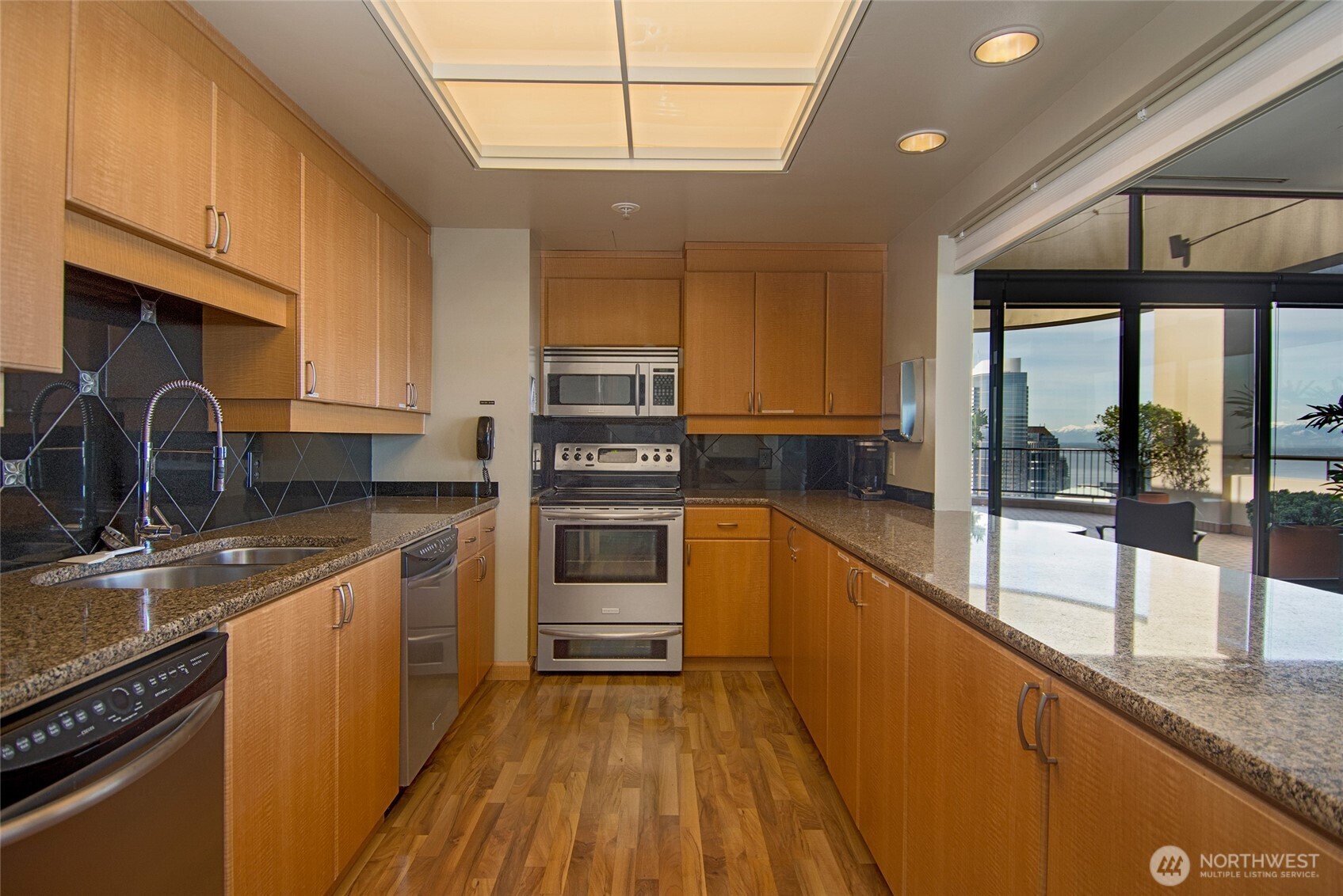 1301 Spring Street, Unit 17A Seattle, WA 98104 - Photo 31 of 33