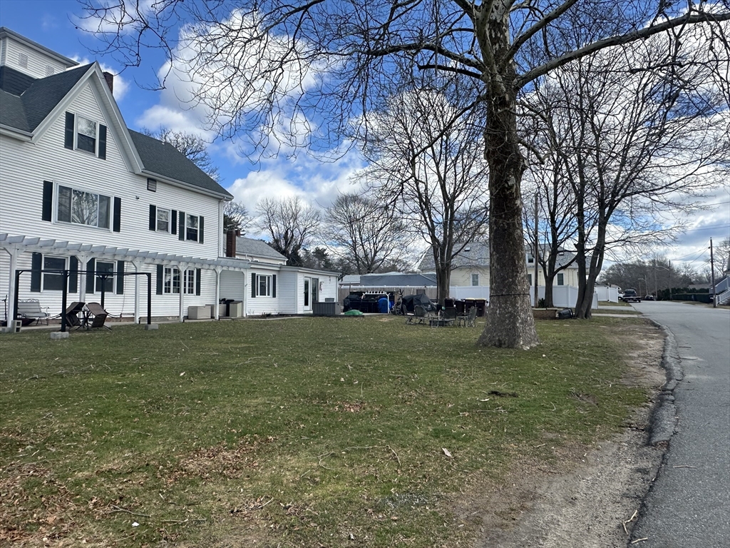 218 Main Street Acushnet, MA 02743 - Photo 6 of 12