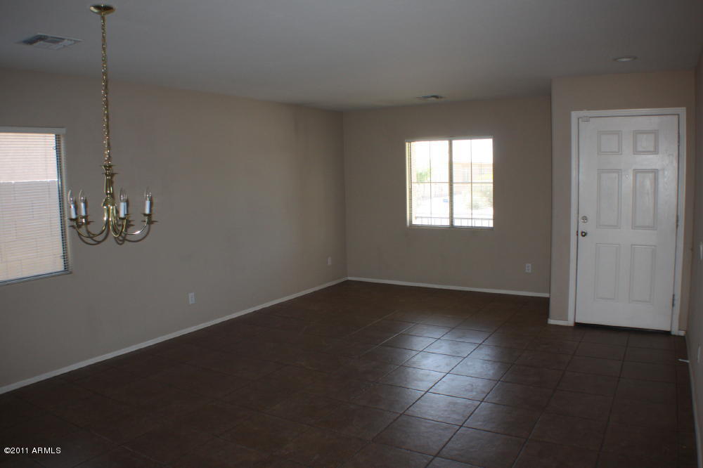 43940 West Cowpath Road Maricopa, AZ 85138 - Photo 3 of 6 Living room