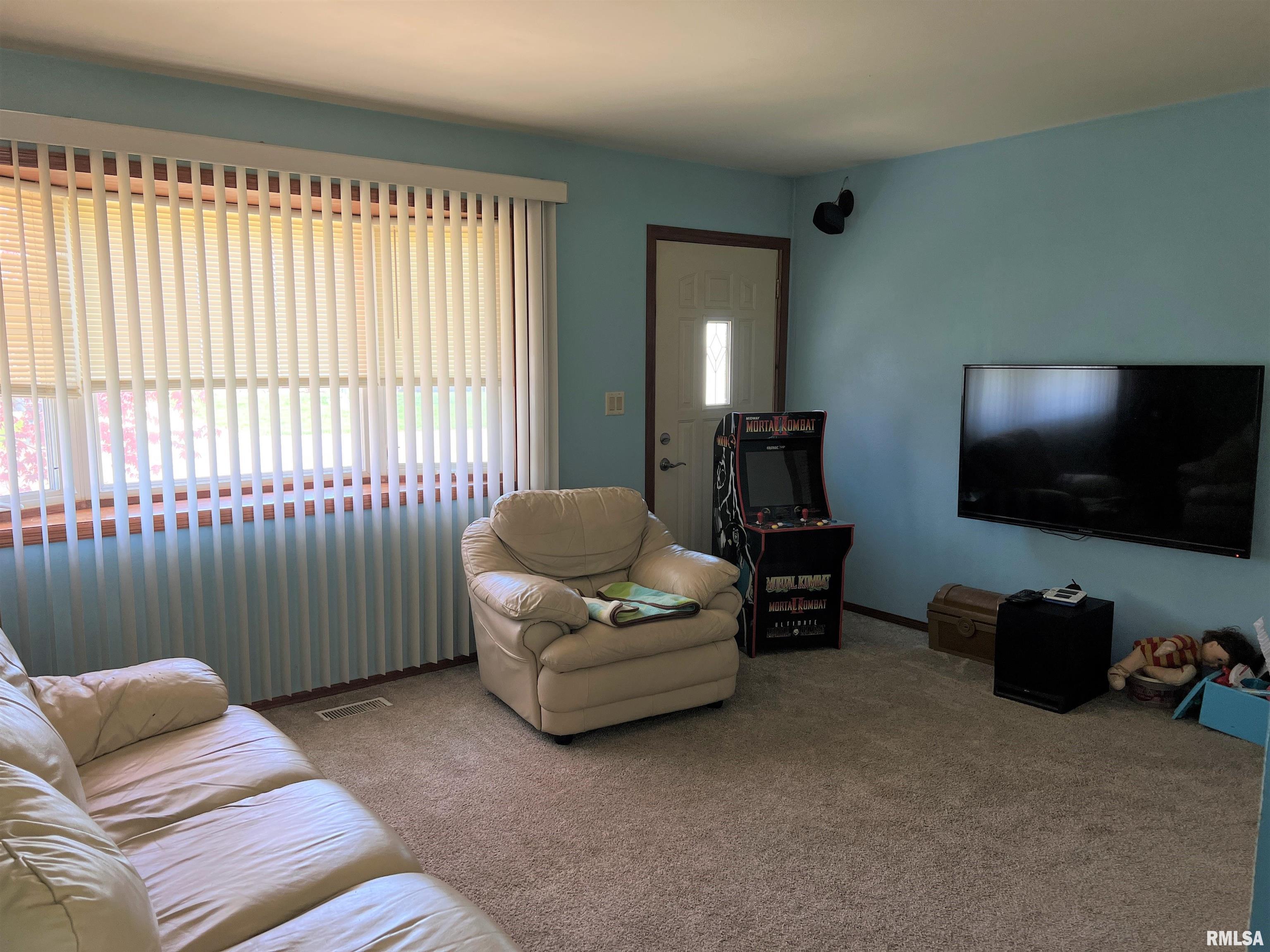 250 Briargate Road Washington, IL 61571 - Photo 3 of 11 Gallery Image 3