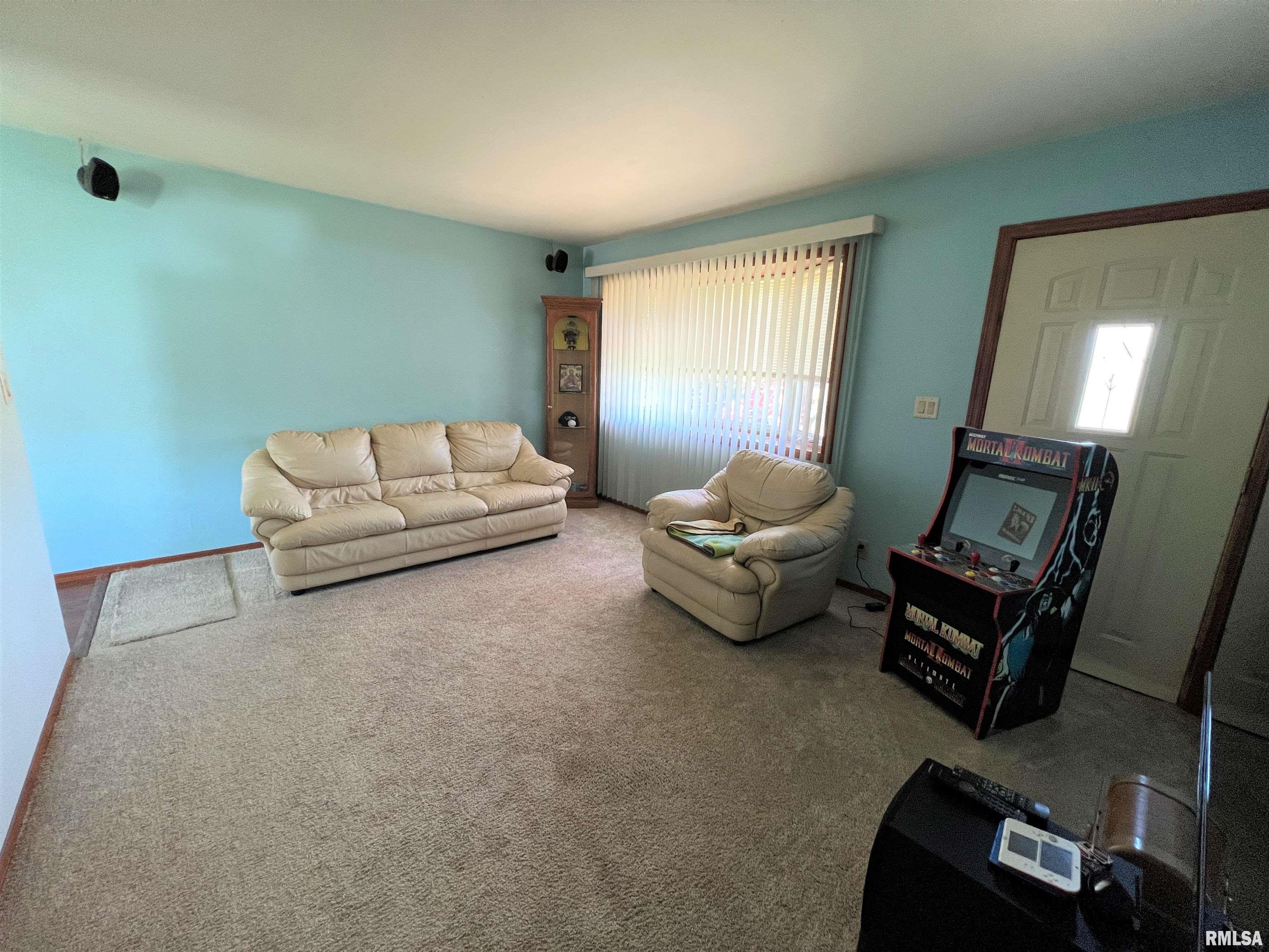 250 Briargate Road Washington, IL 61571 - Photo 4 of 11 Gallery Image 4