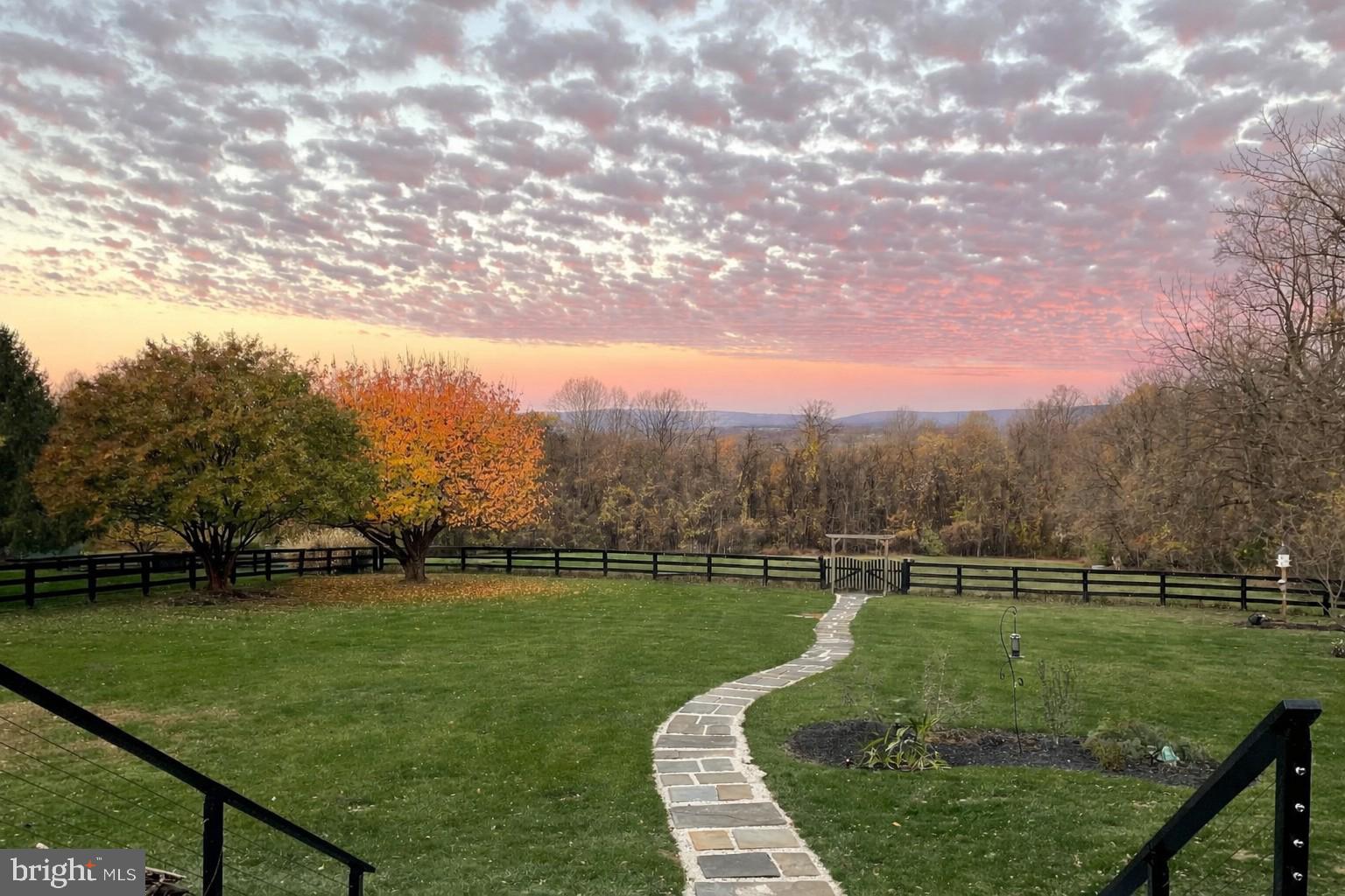 19075 Foxgreen Circle Leesburg, VA 20175 - Photo 2 of 5