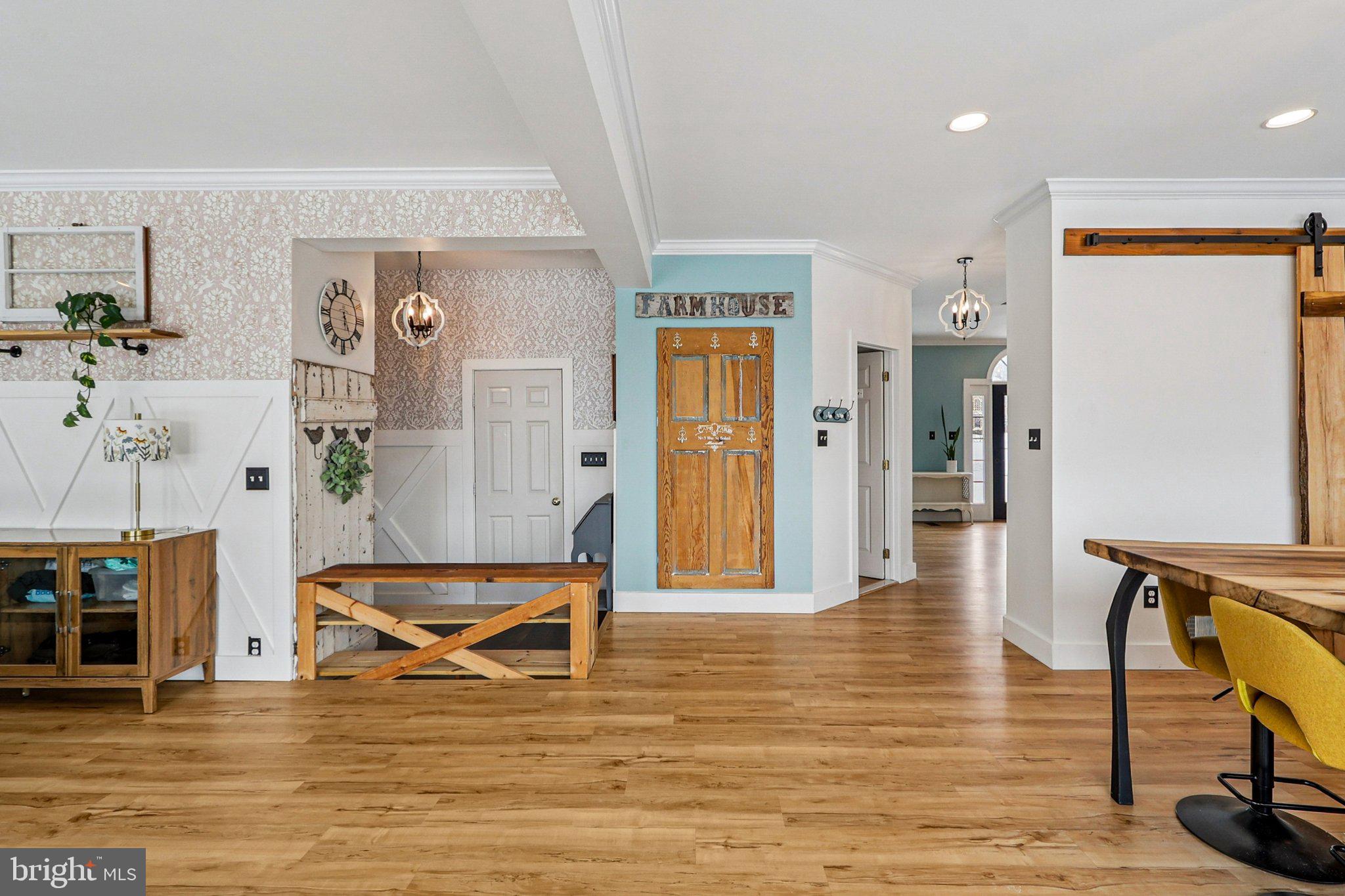 19075 Foxgreen Circle Leesburg, VA 20175 - Photo 22 of 71 a living room with furniture