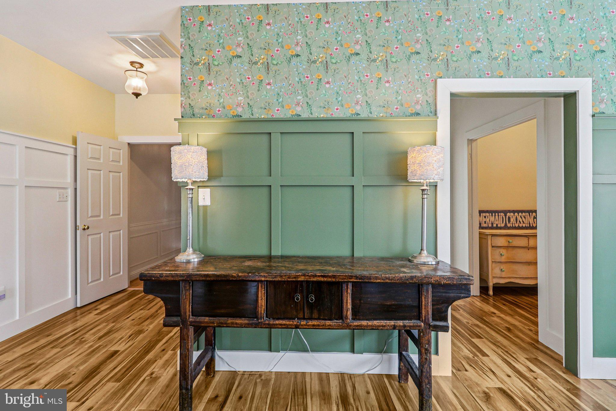 19075 Foxgreen Circle Leesburg, VA 20175 - Photo 31 of 71 a room with a table and chairs