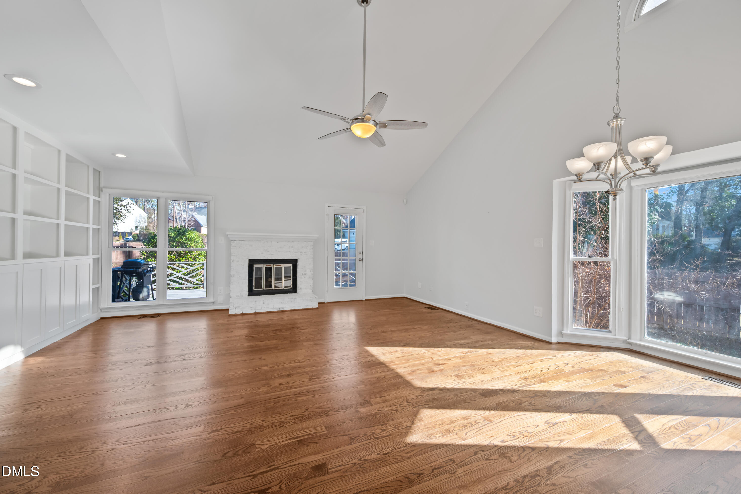 1117 Oakside Court Raleigh, NC 27609 - Photo 10 of 30 Living Area