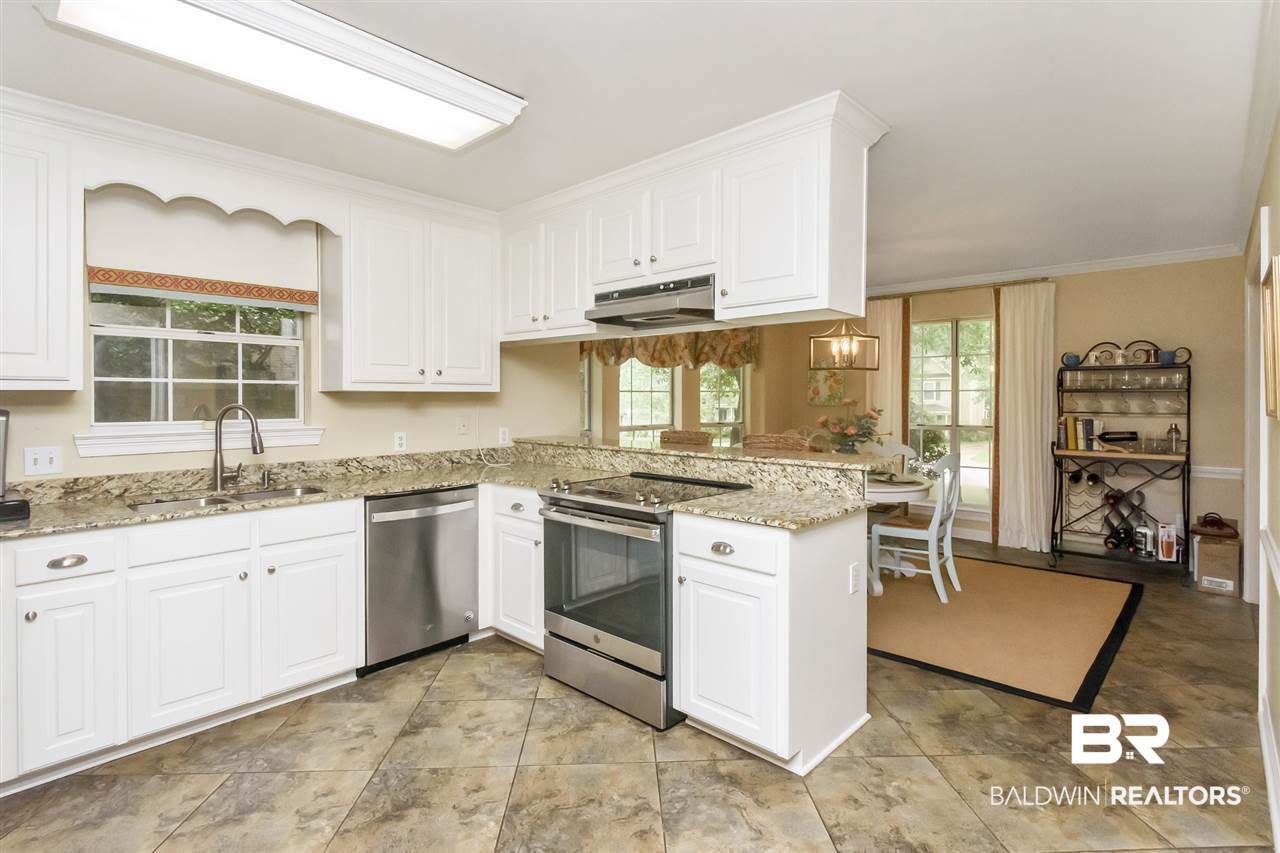 907 Wesley Avenue Mobile, AL 36609 - Photo 9 of 36