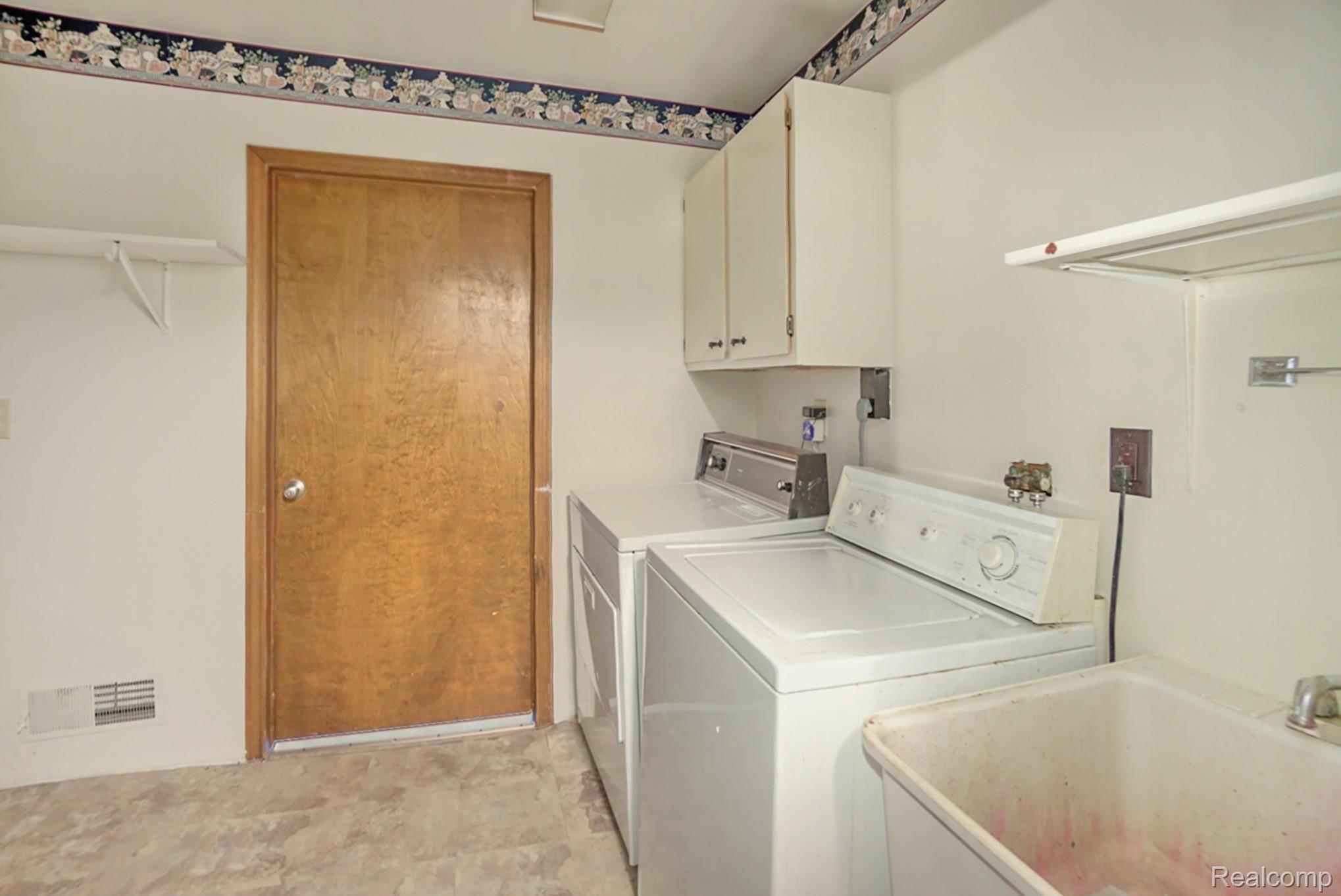 1380 Riser Drive Saginaw, MI 48638 - Photo 14 of 21 Photo Nov 03, 2 04 04 PM.jpg