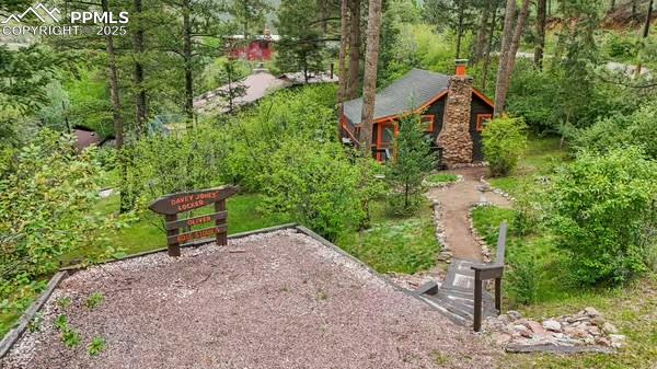 6015 Sioux Trail Cascade, CO 80809 - Photo 36 of 42 a garden view with a seating space