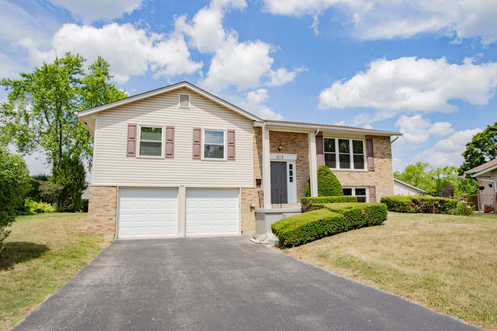 815 Concord Cove Hoffman Estates, IL 60192 - Photo 1 of 2 a front view of a house with a yard and garage