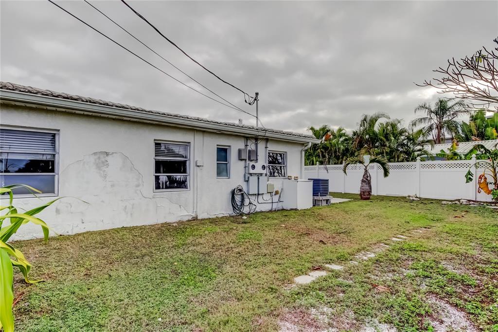 245 145th Avenue Madeira Beach, FL 33708 - Photo 21 of 41 a big room with table and chairs