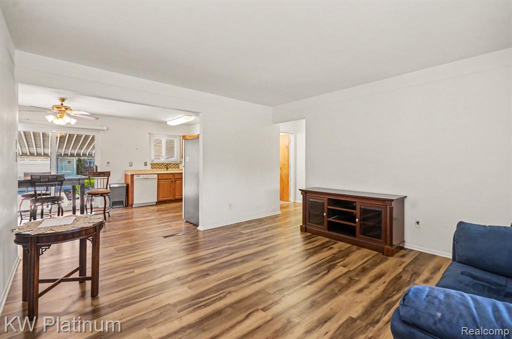 13646 Edwin Court Warren, MI 48088 - Photo 8 of 23