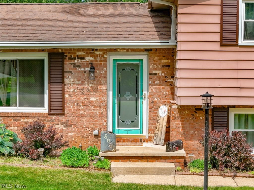 5862 Canterbury Road New Franklin, OH 44319 - Photo 4 of 45 Welcome to your next home!