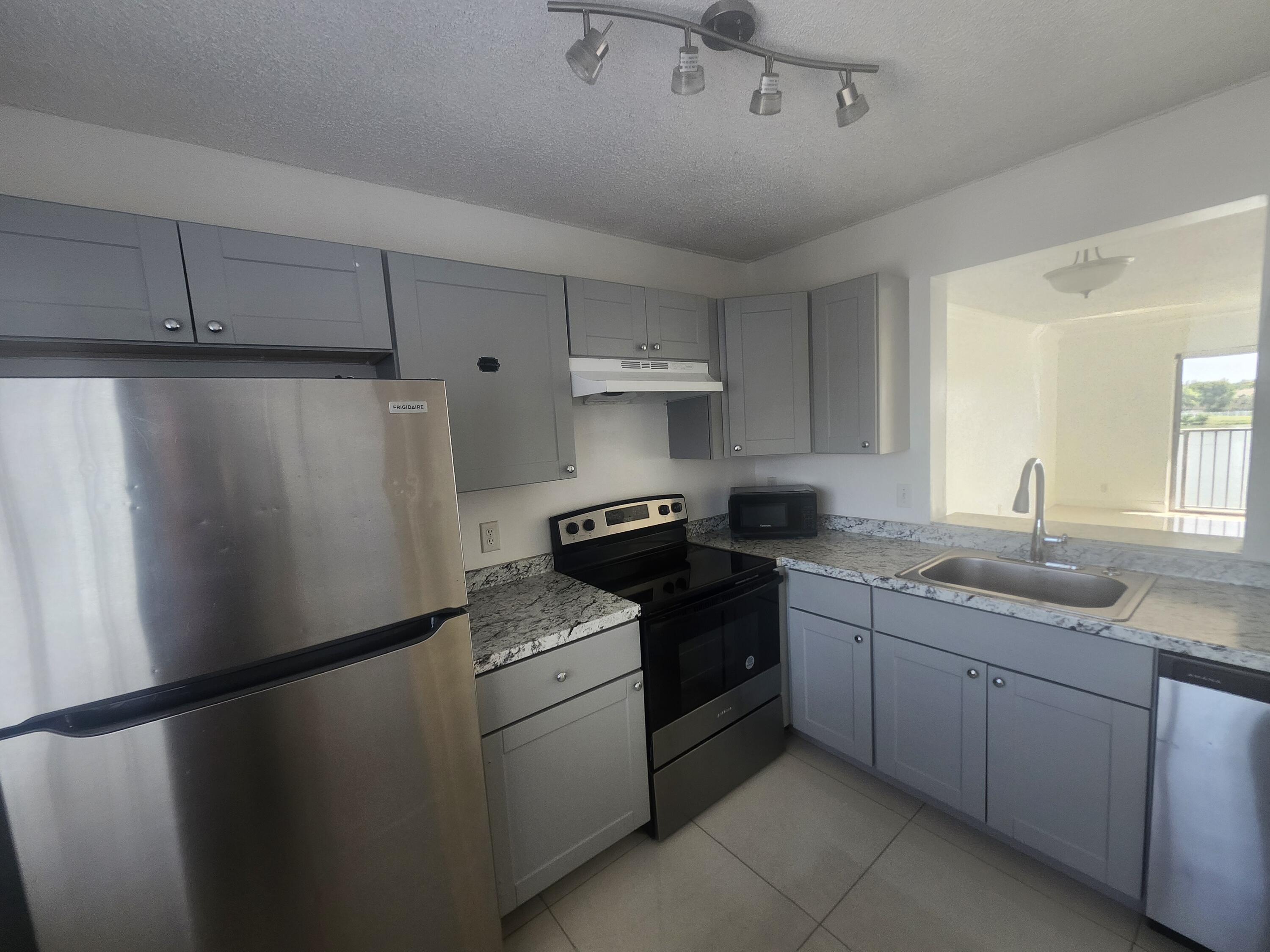 8600 North Sherman Circle, Unit 408 Miramar, FL 33025 - Photo 7 of 21 1000032436