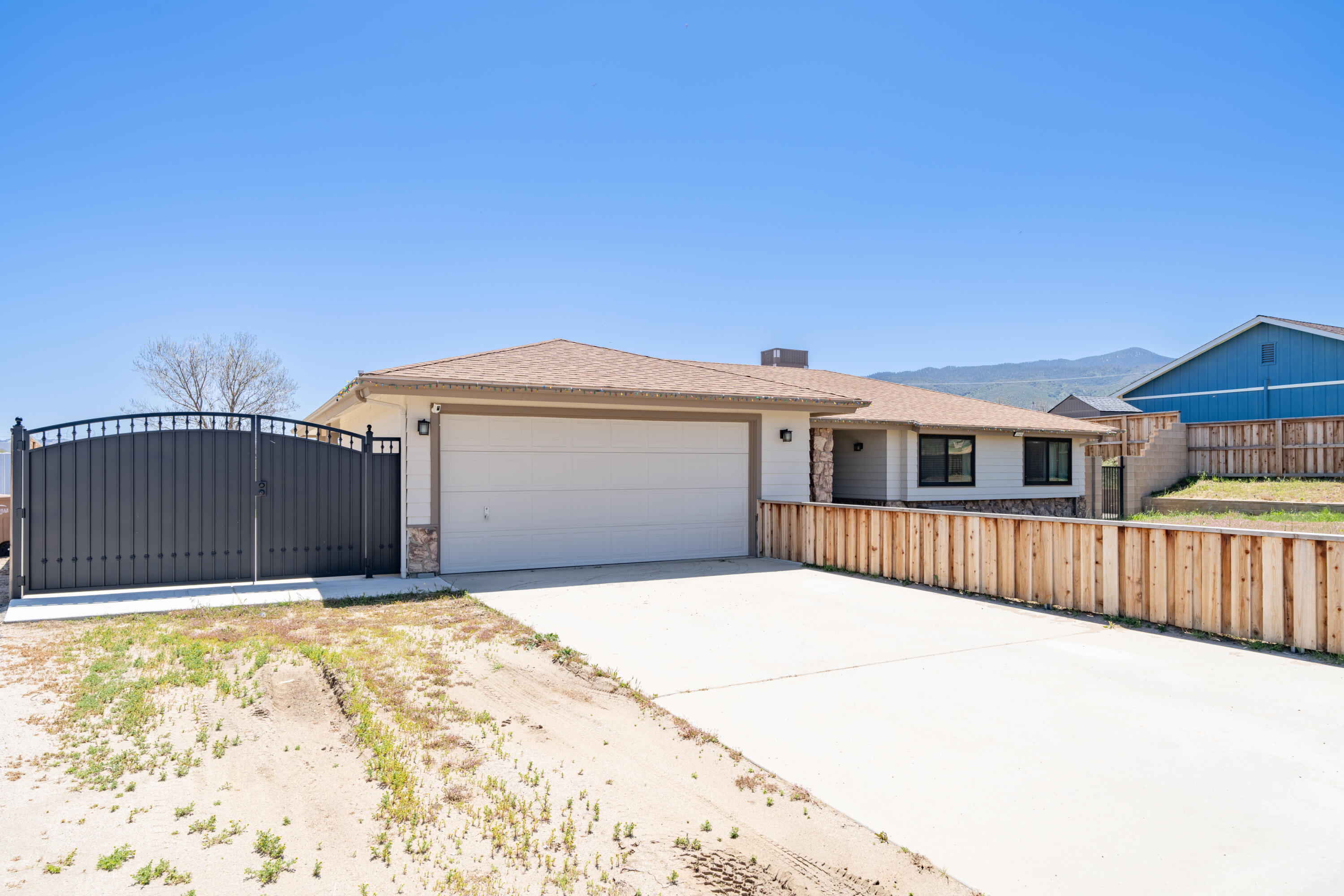 21620 Ginger Court Tehachapi, CA 93561 - Photo 3 of 28 02-JYP09998-HDR