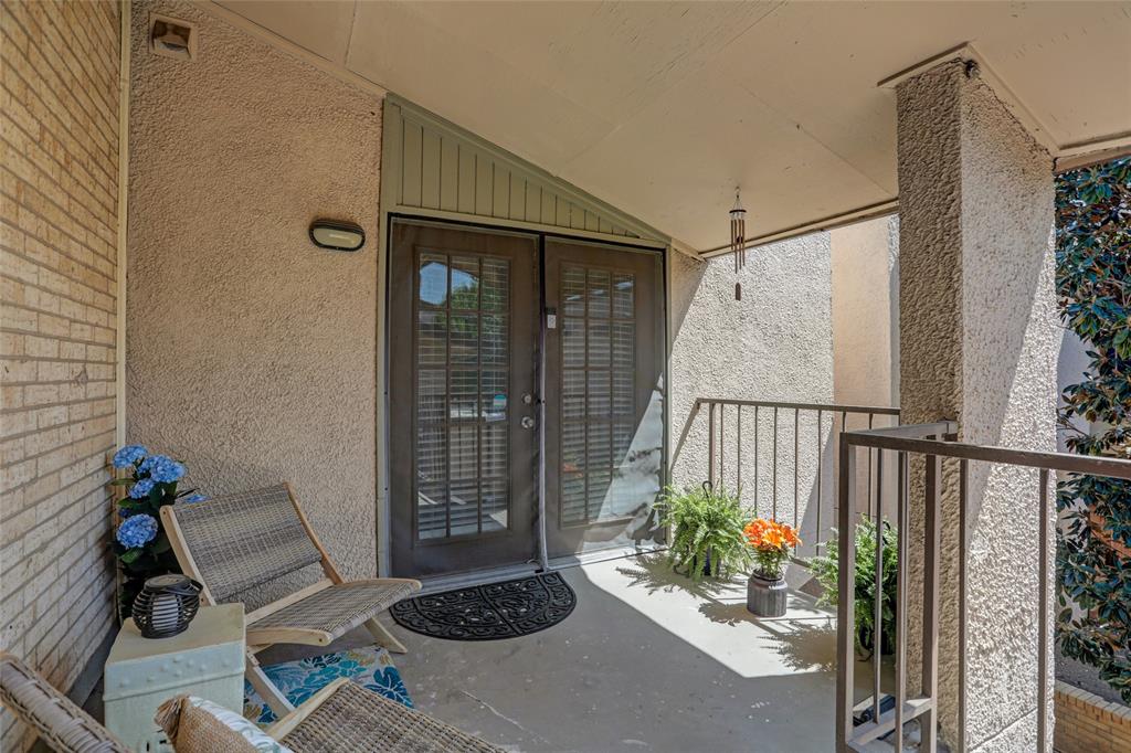 12834 Midway Road, Unit 2110 Dallas, TX 75244 - Photo 9 of 22 Entrance to property featuring stucco siding
