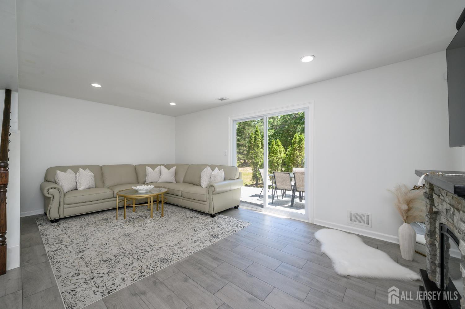 16 Finch Road Howell, NJ 07731 - Photo 4 of 35