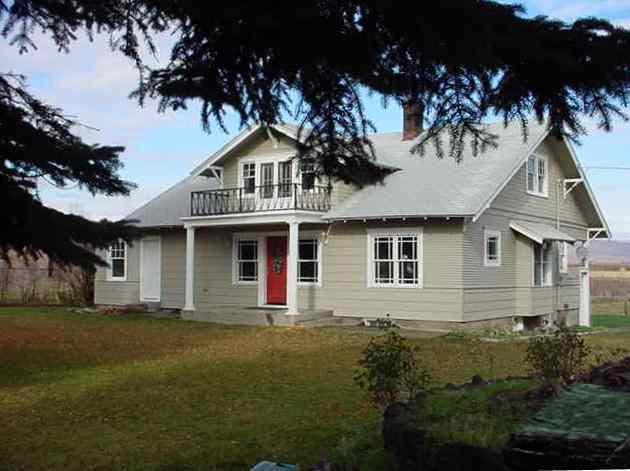 12603 Nelson Road Yakima, WA 98903 - Photo 1 of 22 a front view of a house with a garden