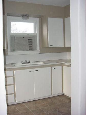 12603 Nelson Road Yakima, WA 98903 - Photo 5 of 22 a bathroom with a sink and mirror