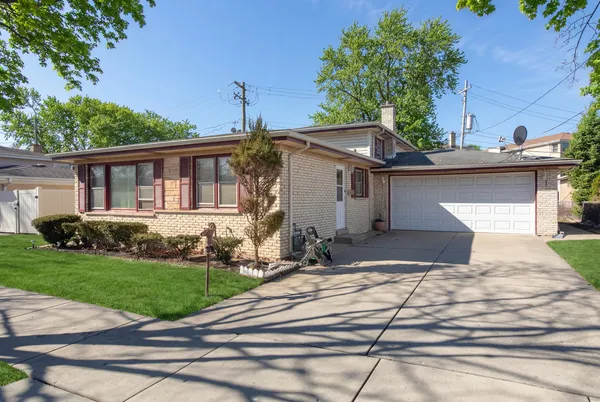 $495,000 | 8516 North Ozanam Avenue, Niles, IL 60714