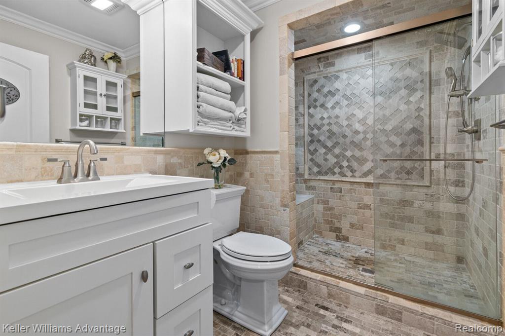 33770 Quaker Valley Road Farmington Hills, MI 48331 - Photo 14 of 31