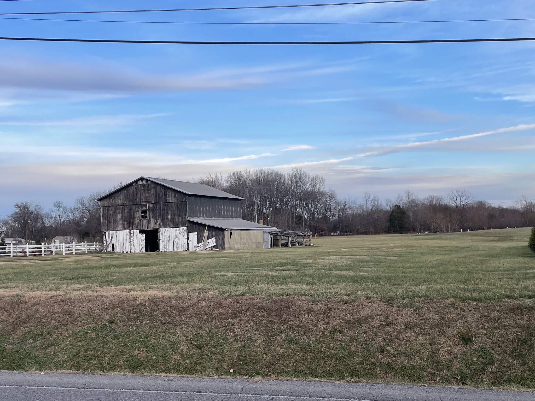 805 Jackson Road Portland, TN 37148 - Photo 5 of 11 a view of a big house with a big yard