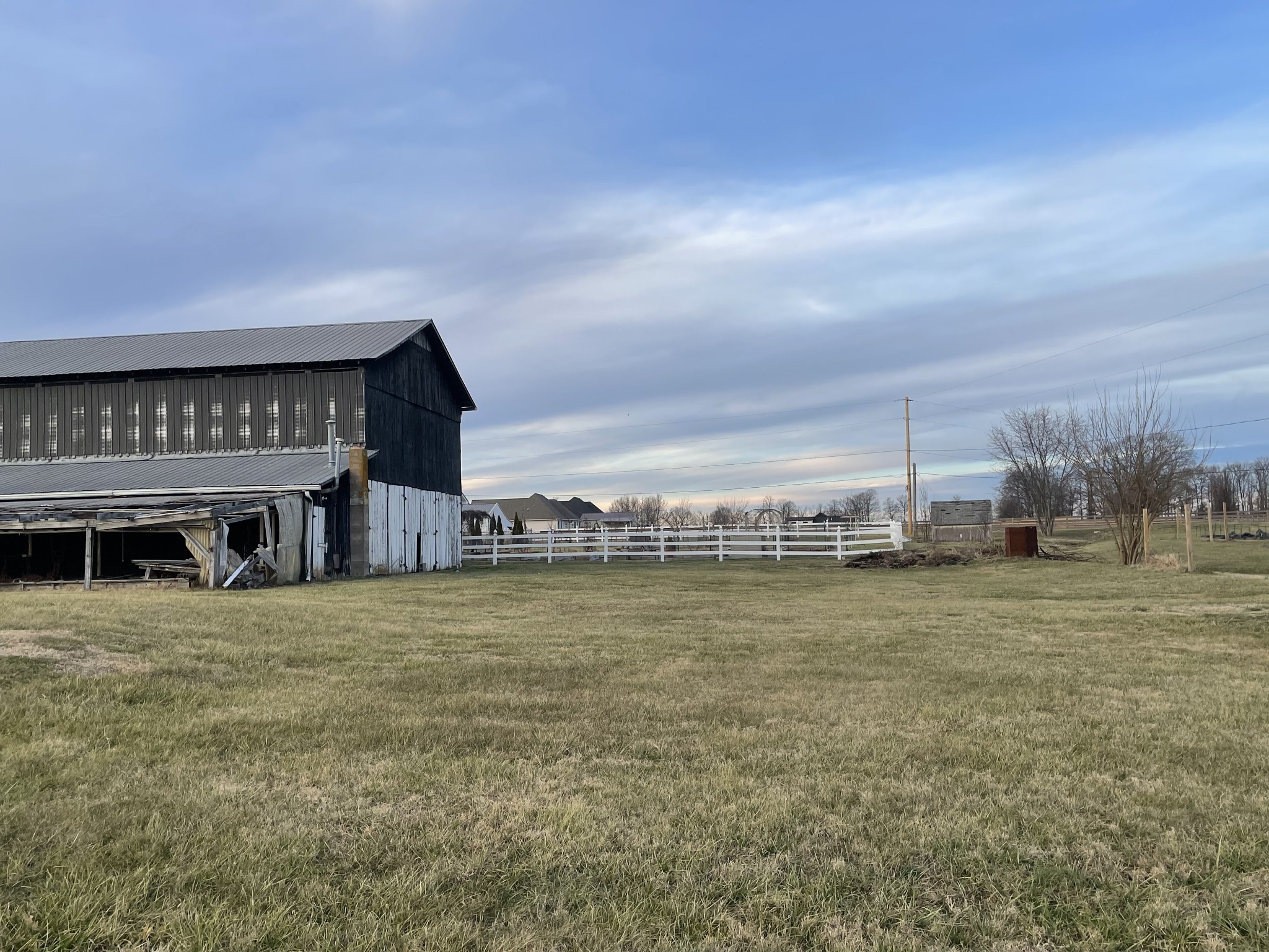 805 Jackson Road Portland, TN 37148 - Photo 8 of 11 a view of a big room with an empty space
