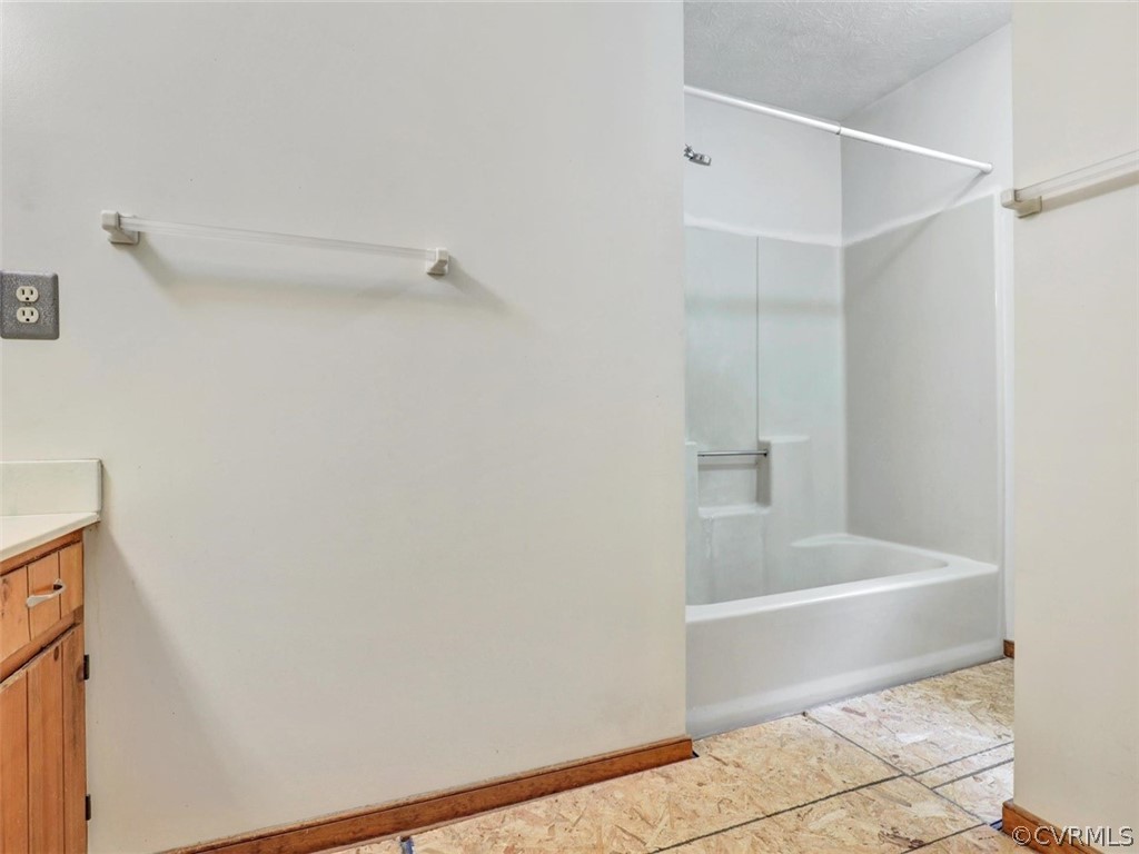 1570 Graves Road Sandston, VA 23150 - Photo 14 of 26 En-Suite Master Bath Tub/Showed