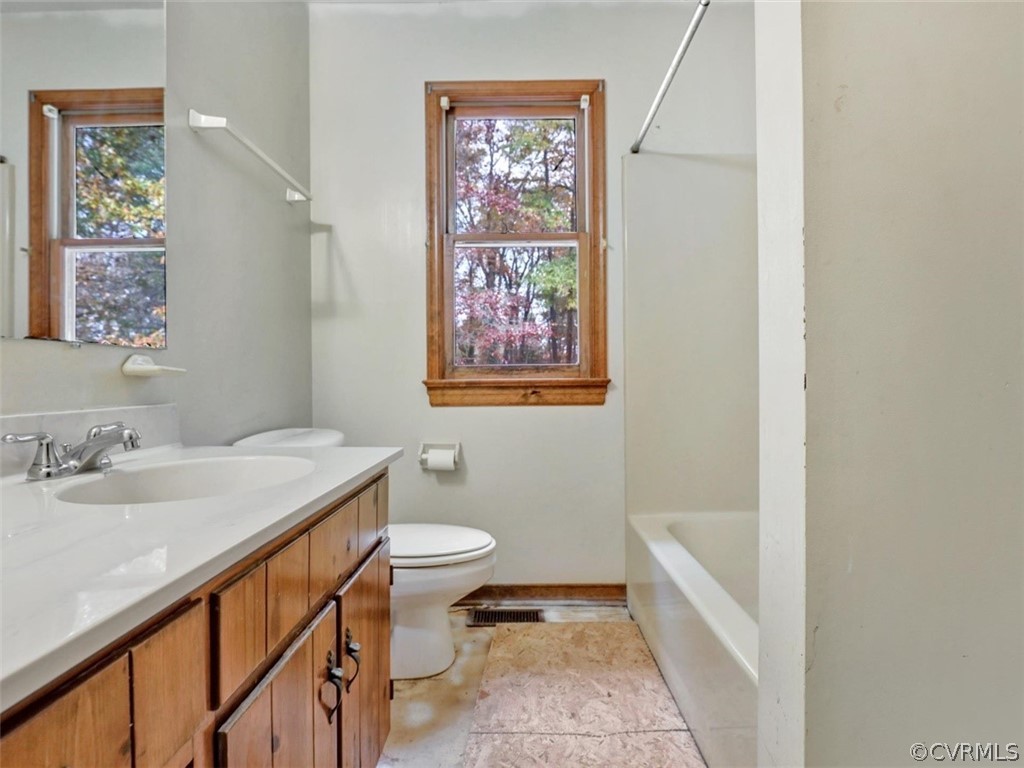1570 Graves Road Sandston, VA 23150 - Photo 18 of 26 Hall Bath #2 w/Tub & Shower