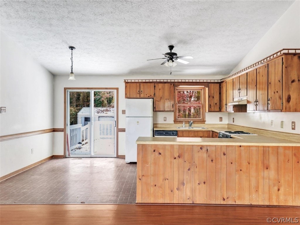 1570 Graves Road Sandston, VA 23150 - Photo 6 of 26 Open To Large Eat-In Kitchen