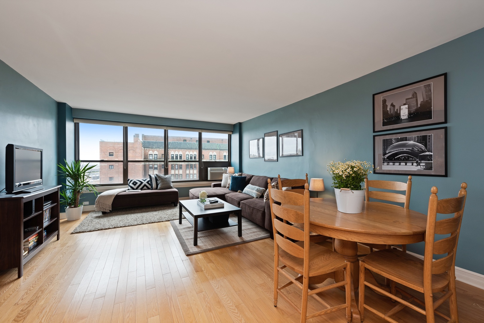 2930 North Sheridan Road, Unit 1702 Chicago, IL 60657 - Photo 4 of 14