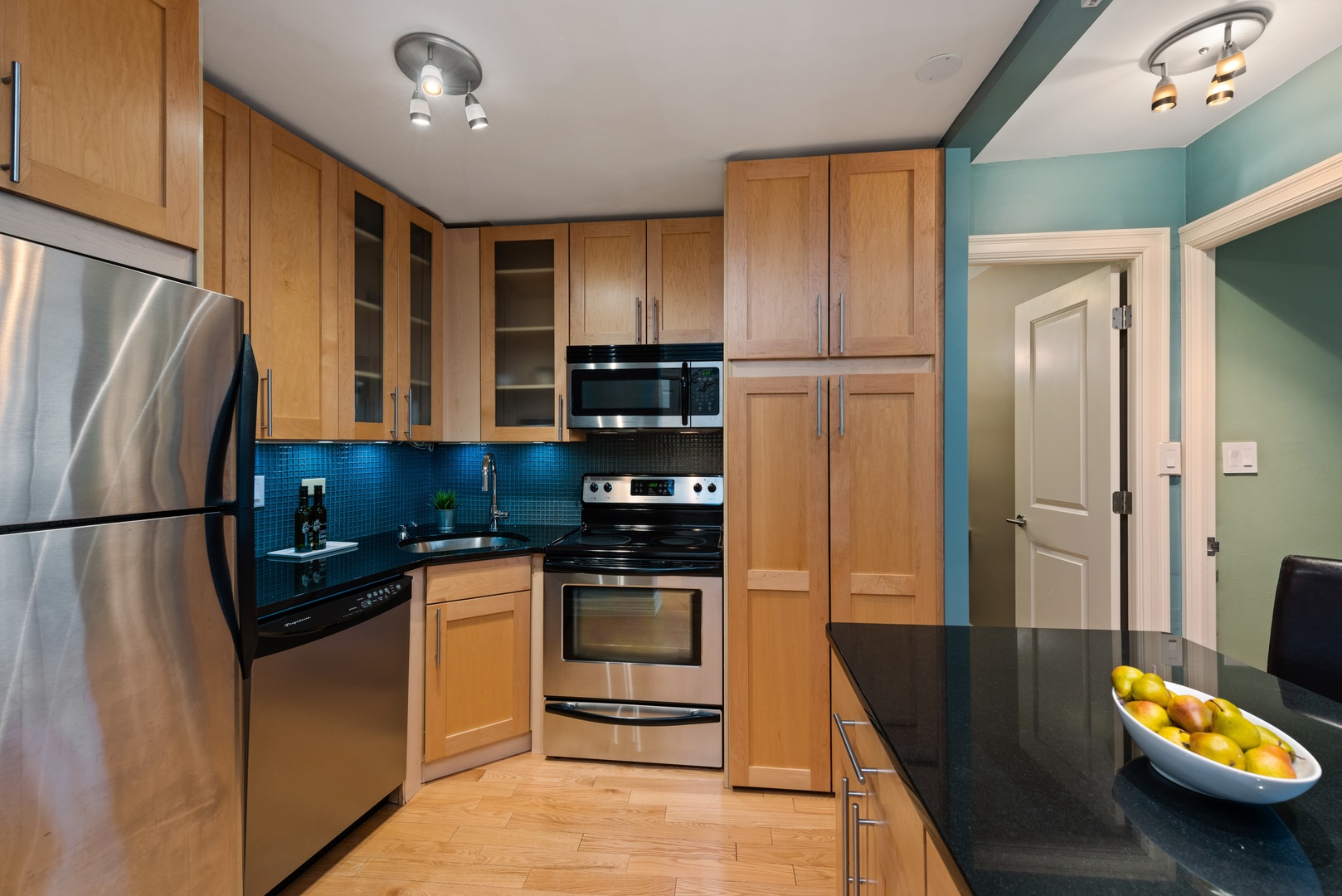 2930 North Sheridan Road, Unit 1702 Chicago, IL 60657 - Photo 6 of 14