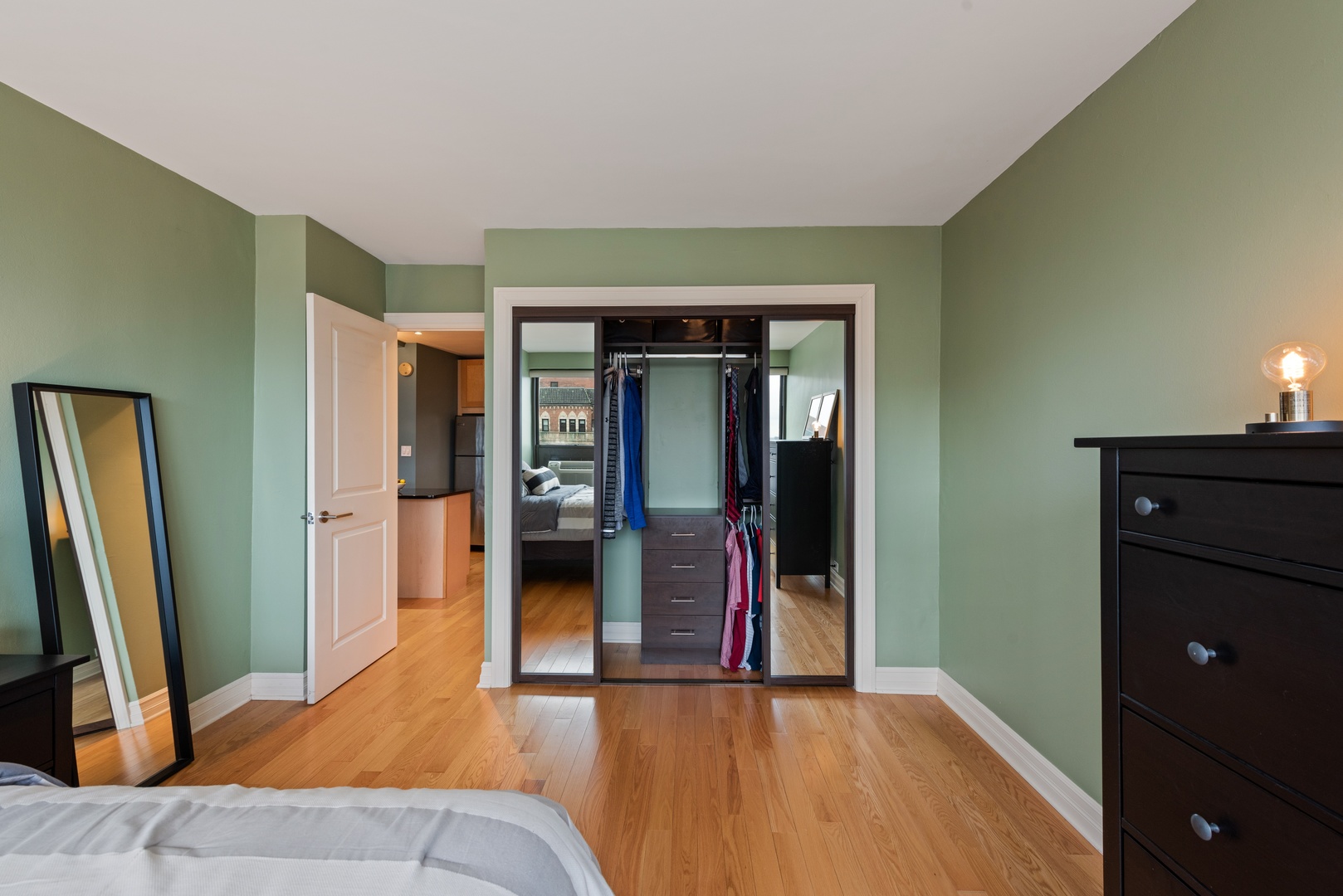 2930 North Sheridan Road, Unit 1702 Chicago, IL 60657 - Photo 9 of 14
