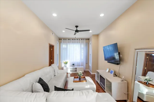 $2,500 | 2028 North Hamlin Avenue, Unit 2, Chicago, IL 60647