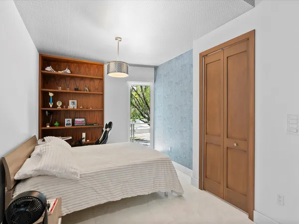$20,500 | 3917 South Le Jeune Road, Miami, FL 33133