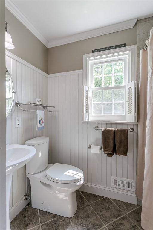 2024 Baird Road Penfield, NY 14526 - Photo 16 of 37 Another view of 1st floor full bath.