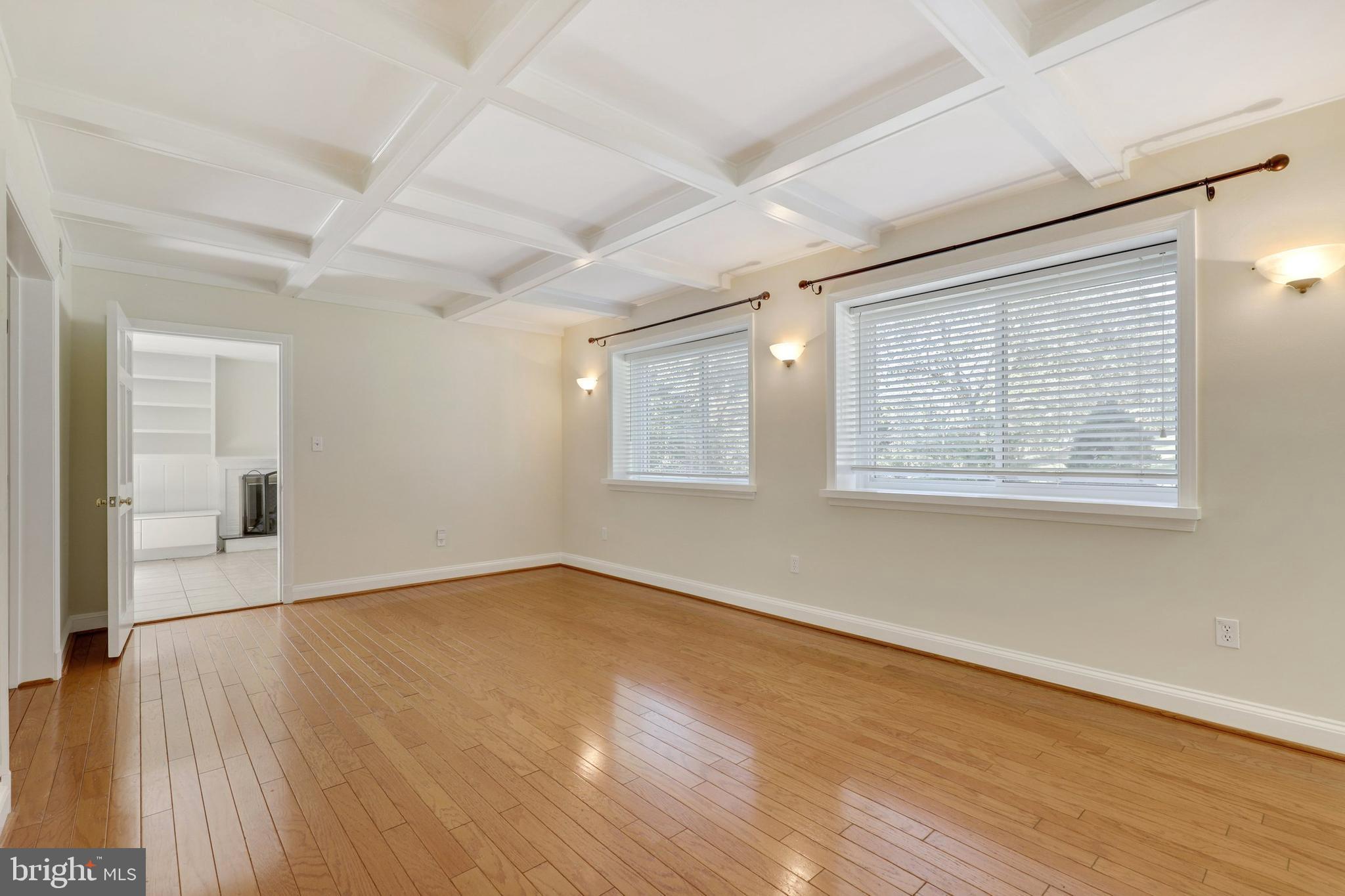 10721 Vale Road Oakton, VA 22124 - Photo 17 of 39 Gallery Image 17