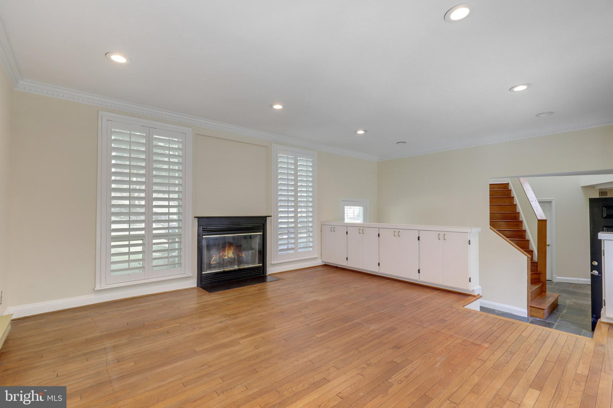 10721 Vale Road Oakton, VA 22124 - Photo 19 of 39 Gallery Image 19