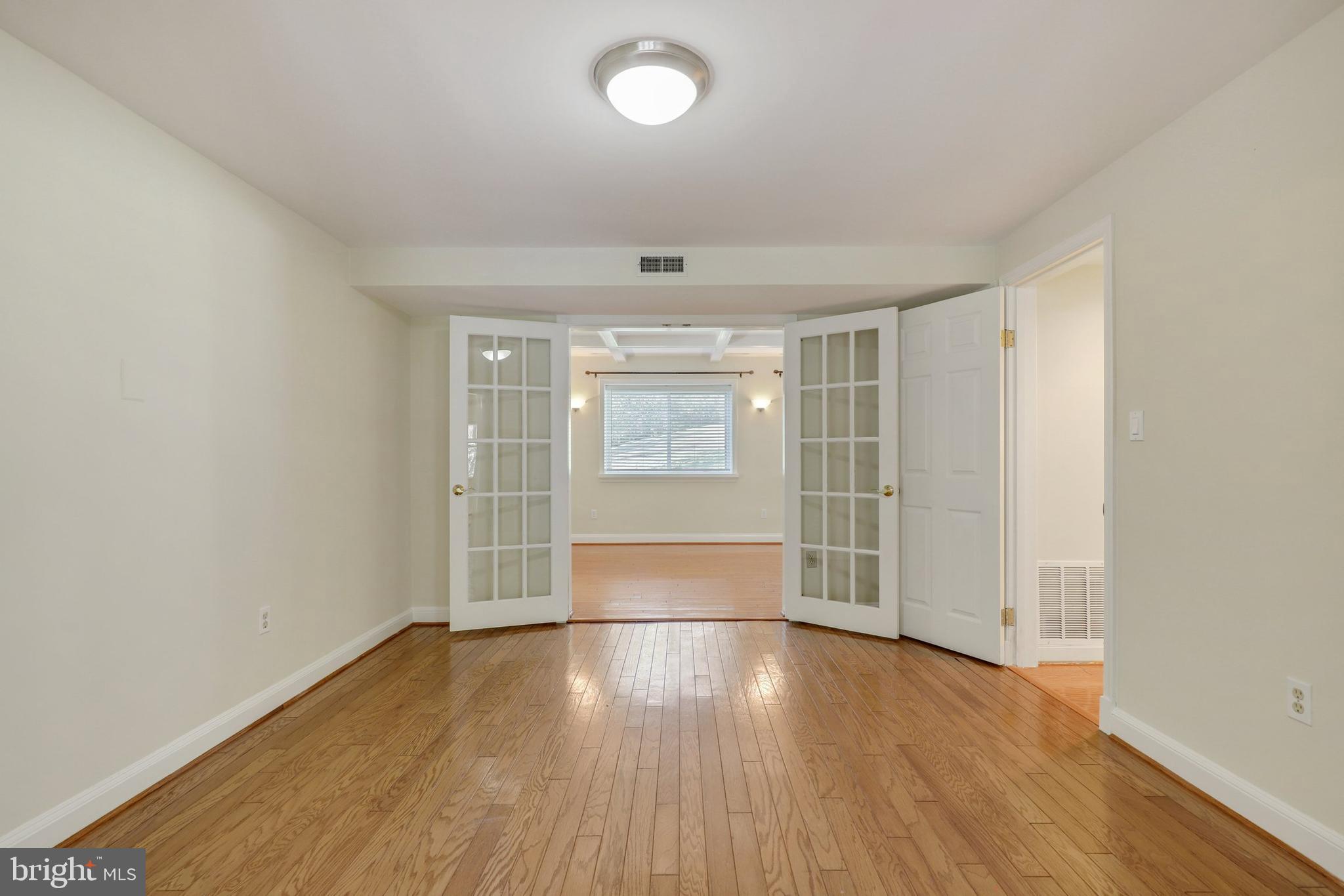 10721 Vale Road Oakton, VA 22124 - Photo 10 of 39 Gallery Image 10