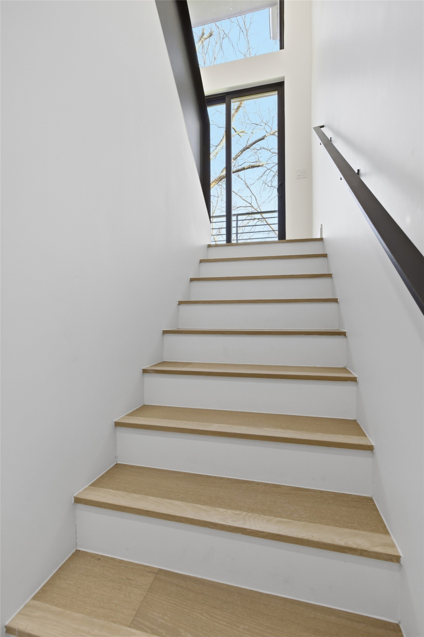 5013 Rob-Scott Street Austin, TX 78721 - Photo 23 of 35 Stairwell from bottom floor.