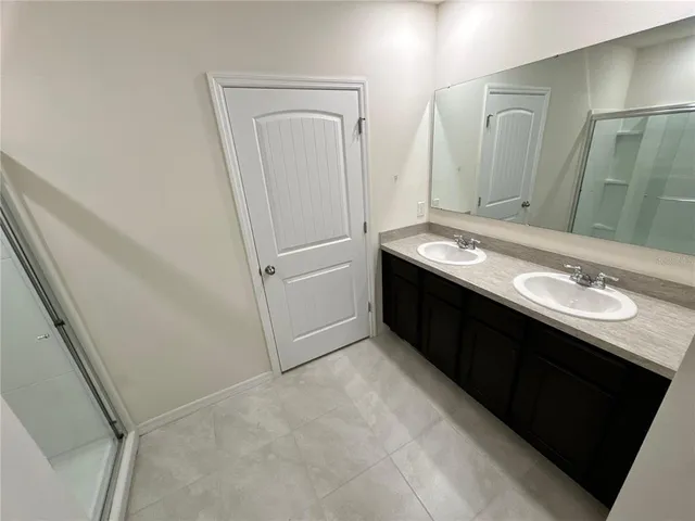 a bathroom with 2 sink and a mirror